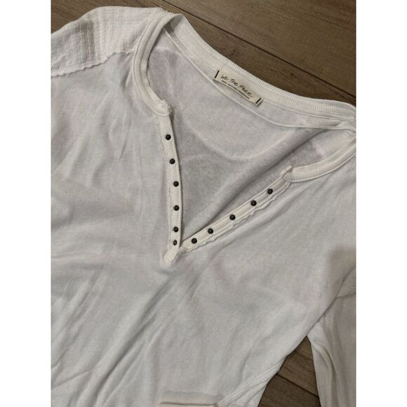 WE THE FREE PEOPLE S Small MILITARY MIX STUDDED HENLEY Women’s CUFF TEE White - Picture 4 of 5